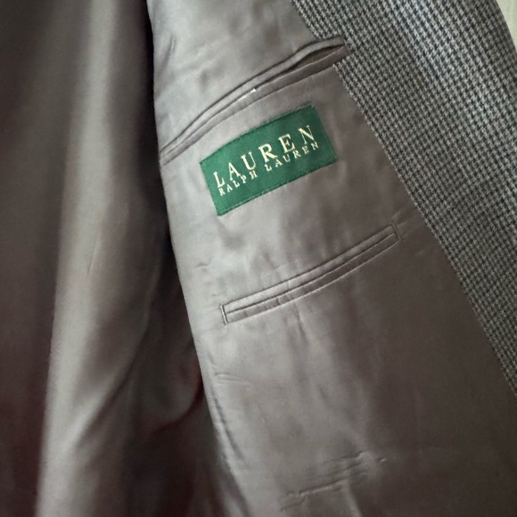 Ralph Lauren Men's Blazer wool/silk blend checkered, 2 button size 44R, formal - Picture 7 of 13
